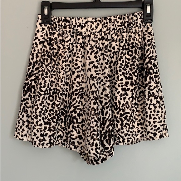 ASTR High Waist Cheetah Shorts - Picture 3 of 8